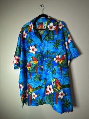 Pacific & Co Hawaiian Button-Up Shirt with Parrot and Hibiscus Tropical Print XX